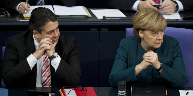 La chancelière allemande Angela Merkel et le vice-chancelier à l'économie Sigmar Gabriel, au parlement de Berlin en décembre. 