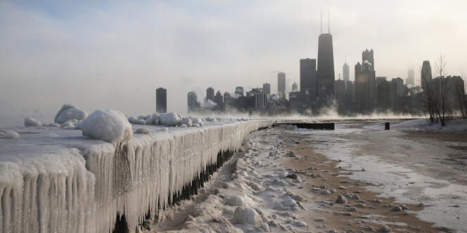 Le lac Michigan gelé aux Etats-Unis, lundi 6 janvier.
