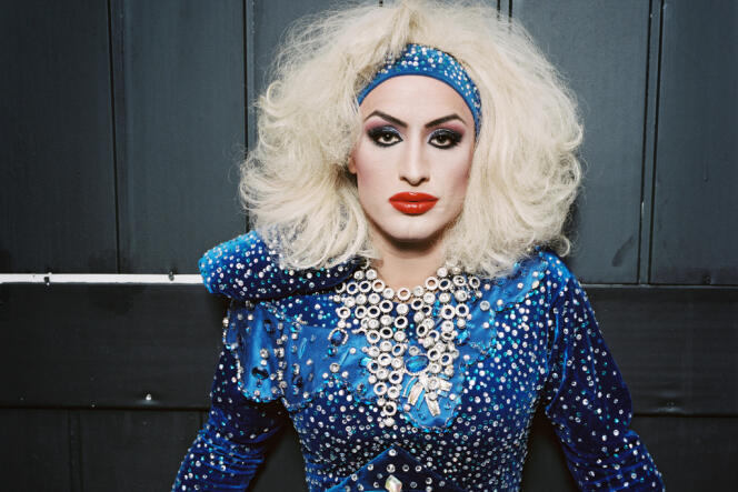 Gaga, artiste travesti, se produit en 2011 au club Mayak, seul établissement gay de Sotchi.