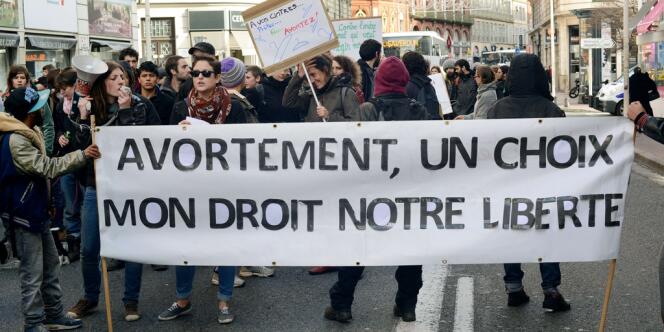 Manifestation à Toulouse, le 8 janvier, devant le consulat d'Espagne contre le projet de loi de suppression du droit à l'avortement.