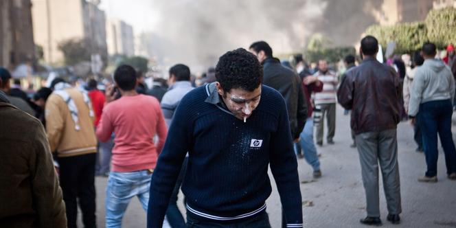 Affrontements entre manifestants pro-Morsi et forces de sécurité égyptiennes, le 8 janvier au Caire. 