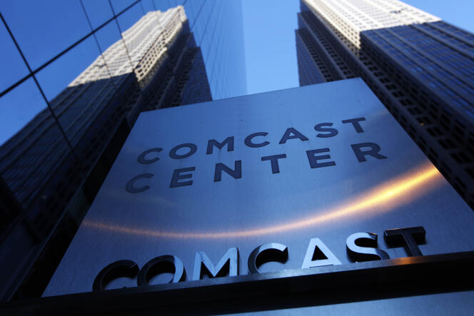 Devant le siège de Comcast à Philadelphie, en 2009.