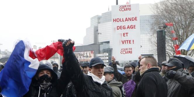Jean-François Copé, Christian Jacob ou encore Henri Guaino ont dénoncé les violences et les slogans homophobes et antisémites entendus lors de la manifestation de dimanche à Paris.