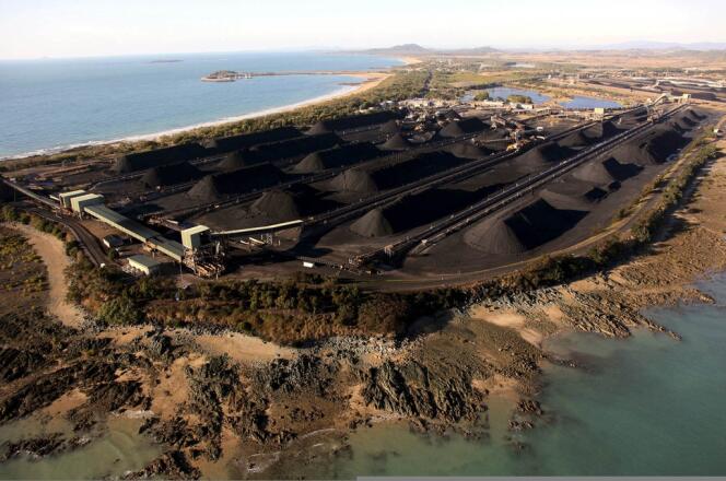 Stockage de charbon au port de Hay Point, dans l'Etat australien du Queensland, en août 2009.