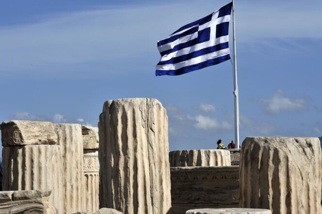 Athènes ne cesse d'espérer une nouvelle restructuration de sa dette en évoquant la décision de novembre 2012 quand l'UE s'était engagée à aborder l'allègement de la dette du pays, si ce dernier arrivait à dégager un excédent primaire en 2013.