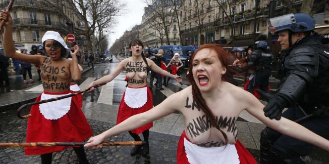 Des Femen lors d'une action à Paris en janvier 2014.