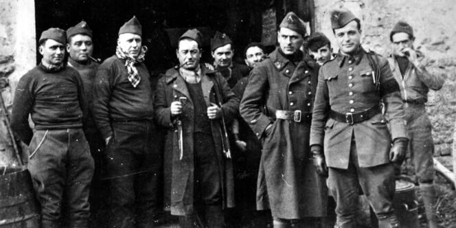 Jean Cavaillès (au centre), pendant la campagne de France, en 1940.
