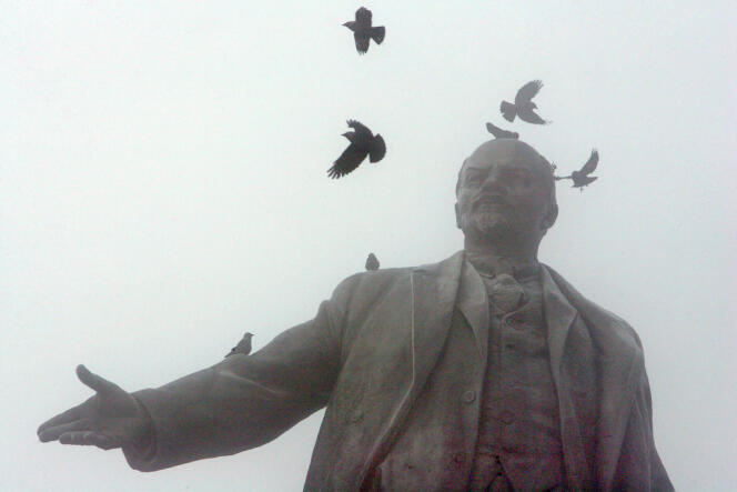 La statue de Lénine de Kharkiv, en février 2008.