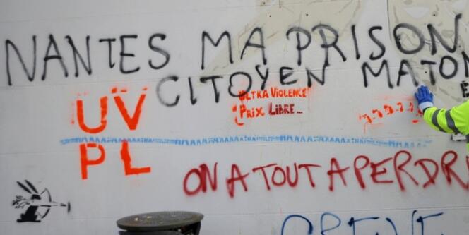 La communauté urbaine de Nantes a estimé à 1 million d'euros le coût des dégâts, et de leur nettoyage, causés lors de la manifestation d'opposants à l'aéroport de Notre-Dame-des-Landes.