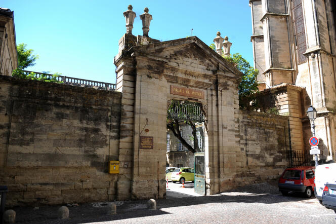 L'entrée de l'ancien palais épiscopal de Béziers.