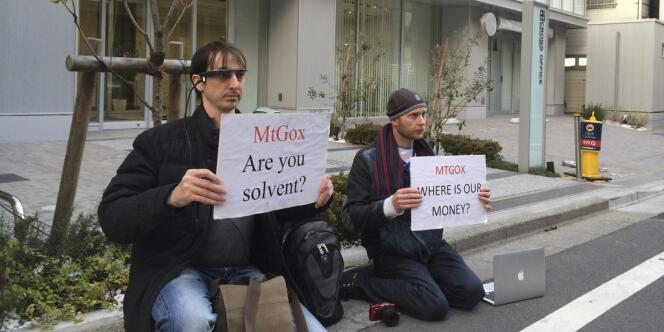 Manifestation devant les locaux de MtGox, à Tokyo, mardi 25 février.