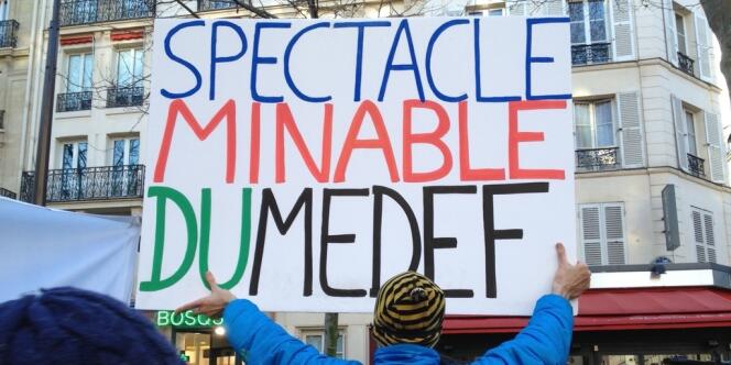  Paris, jeudi 27 février. Les intermittents du spectacle manifestent sous les fenêtres du siège du Medef.