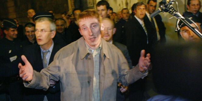 Patrick Dils à sa sortie de prison le 24 avril 2002. 