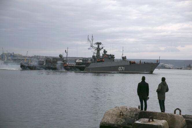 Une corvette russe dans le port de Sébastopol. 