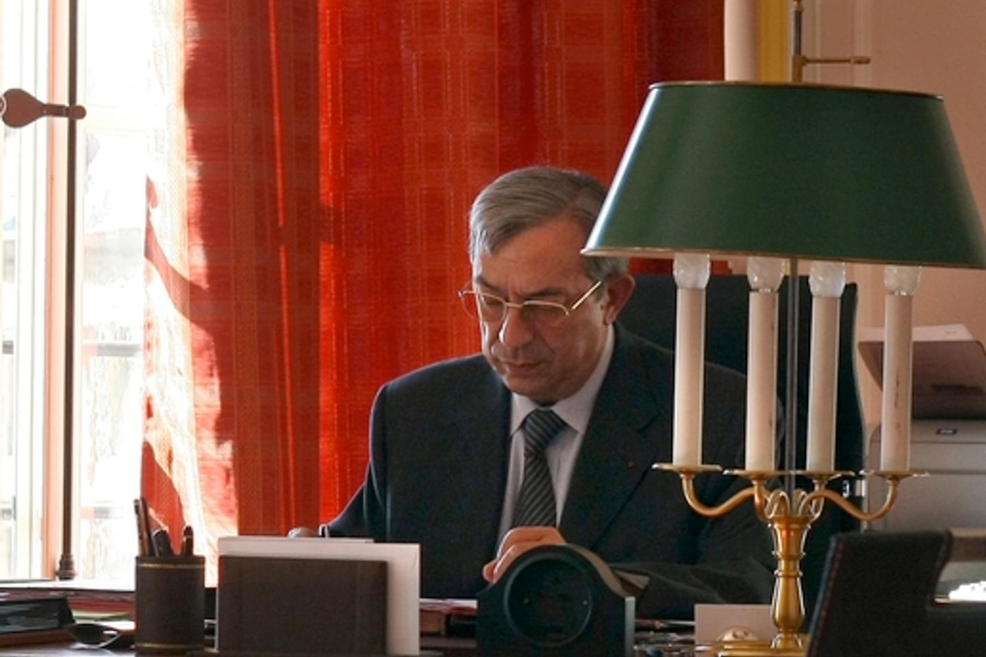 Gilbert azibert, professionnel solide et autoritaire