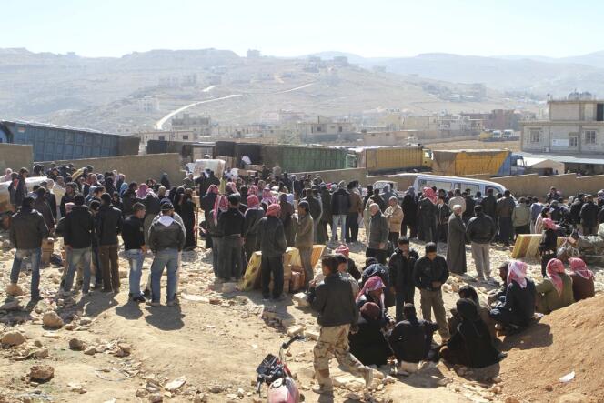 Des réfugiés syriens dans la ville frontalière d’Ersal, au Liban.