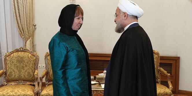 La diplomate en chef de l'Union européenne Catherine Ashton et le président iranien Hassan Rohani, dimanche 9 mars à Téhéran