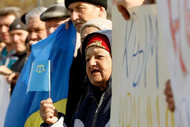 Lors d'un rassemblement de Tatars proukrainiens, le 14 mars, dans le village d'Eskisaray en Crimée.