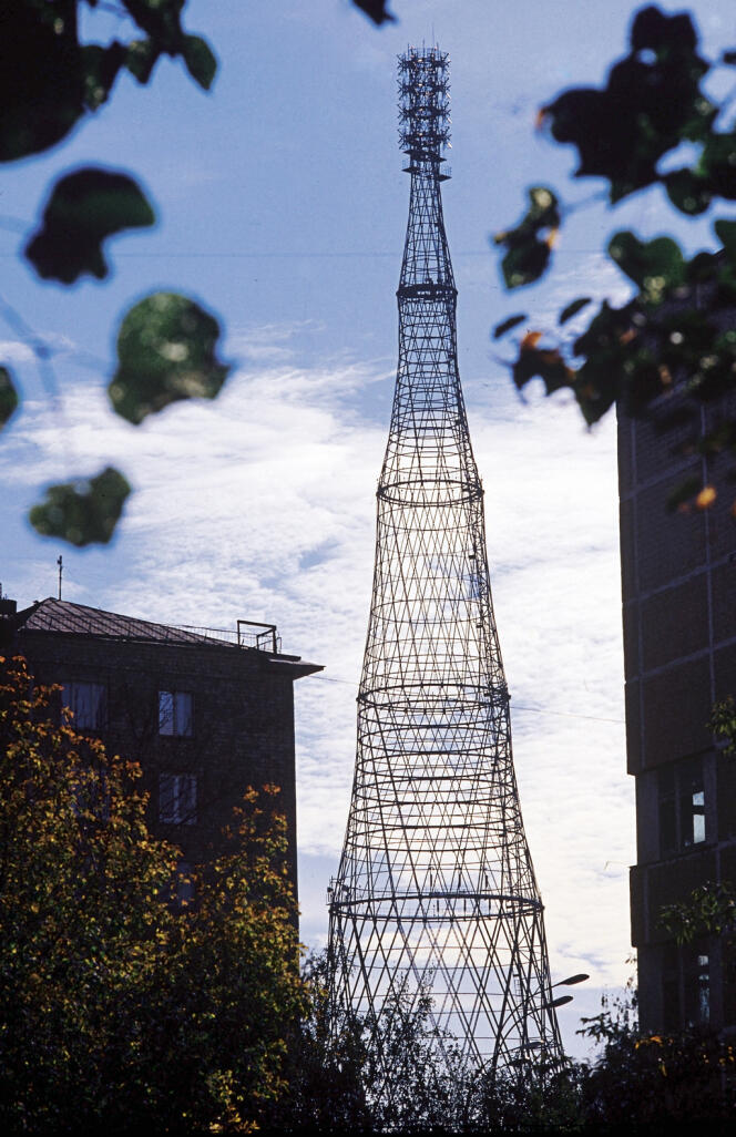 La tour Choukhov à Moscou, une structure hyperbolique de 160 mètres de hauteur.