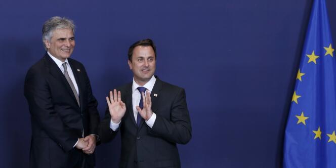 Le chancelier autrichien Werner Faymann et le premier ministre luxembourgeois Xavier Bettel, le 20 mars à Bruxelles.