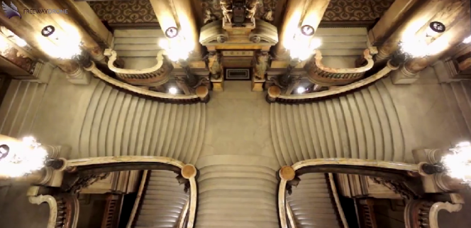 Capture d'écran des images prises par drone à l'Opéra Garnier.