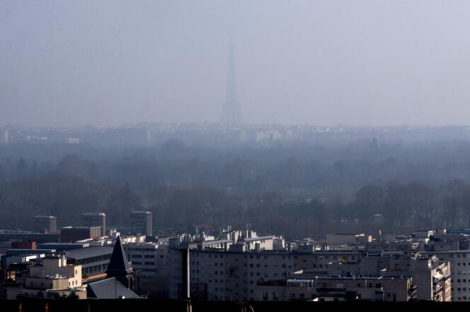 Paris sous un voile de pollution, le 11 mars.