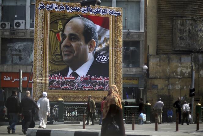 Portrait géant d'Abdel Fattah Al-Sissi, dans les rues du Caire, en mars.