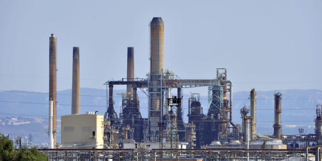 La raffinerie LyondellBasell, à Berre-L'Etang, à l'arrêt depuis décembre 2011. 