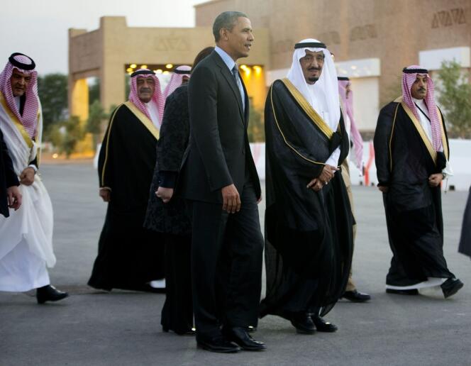 Barack Obama accueilli par le roi, le 28 mars à Riyad.
