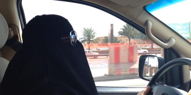Cette image est extraite d'une vidéo incitant les femmes à conduire malgré l'interdiction de rigueur en Arabie saoudite.