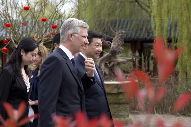 Le roi des Belges a accueilli, dimanche 30 mars, le président chinois Xi Jinping, en visite officielle en Belgique pendant trois jours. Ici au zoo Pairi Daiza de Brugelette où sont abrités deux pandas géants prêtés par la Chine.