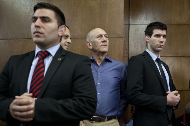 L'ancien premier ministre israélien Ehoud Olmert, le 31 mars, lors de son procès à Tel-Aviv.