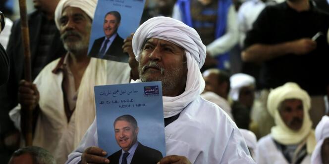 Un partisan de l'ancien premier ministre et candidat à la présidentielle, Ali Benflis, pendant un meeting à El-Oued (sud-est), le 25 mars 2014. 