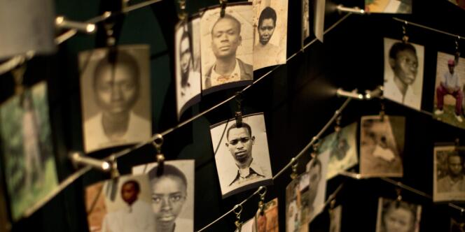 Des photos de victimes du génocide rwandais au Kigali Genocide Memorial Centre, le 5 avril.