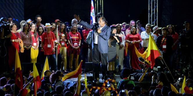 Luis Guillermo Solis parmi ses partisans dimanche soir 6 avril, à San José.