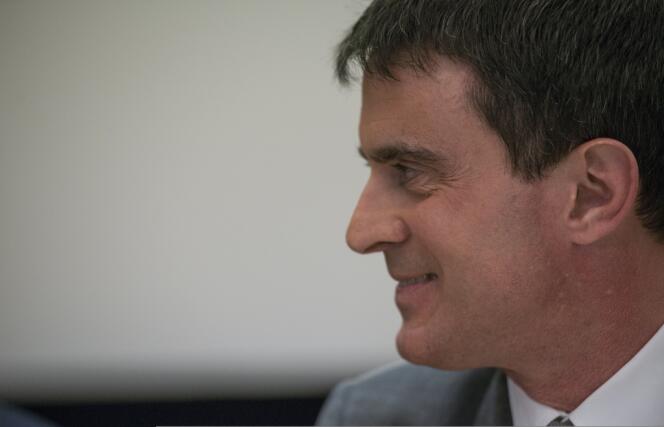 Manuel Valls devant les députés socialistes, le 8 avril 2014.