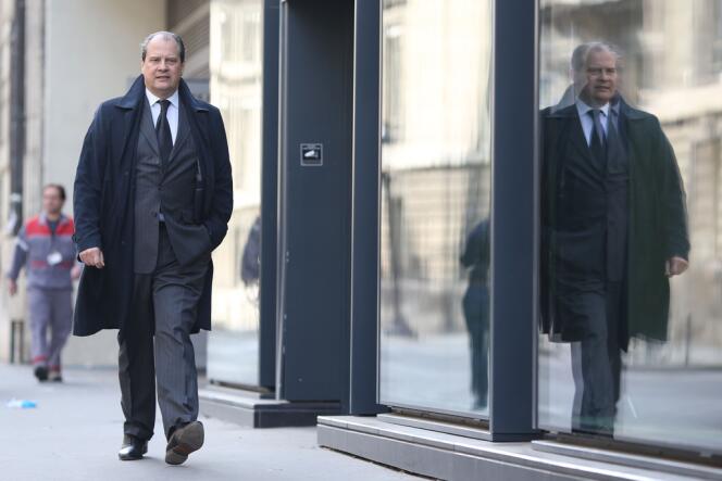 Jean-Christophe Cambadélis arrive à Matignon, le 1er avril, pour rencontrer Manuel Valls qui vient d'être nommé premier ministre.