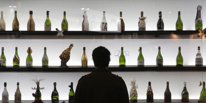 Seul un Français sur dix boit de l'alcool quotidiennement contre 14 % il y a deux ans, la grande majorité en consommant une fois par semaine ou par mois, selon une étude publiée jeudi.