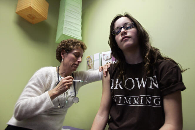 Vaccination au Gardasil d'une jeune fille de 14 ans, à Dallas au Texas le 6 mars 2007.