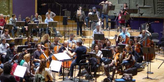 L'Orchestre national de France, dirigé par Didier Benetti.