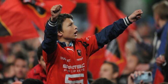 Un jeune supporteur du Stade rennais, lors de la demi-finale de la Coupe de France face à Angers, le 15 avril au stade de la Route de Lorient.