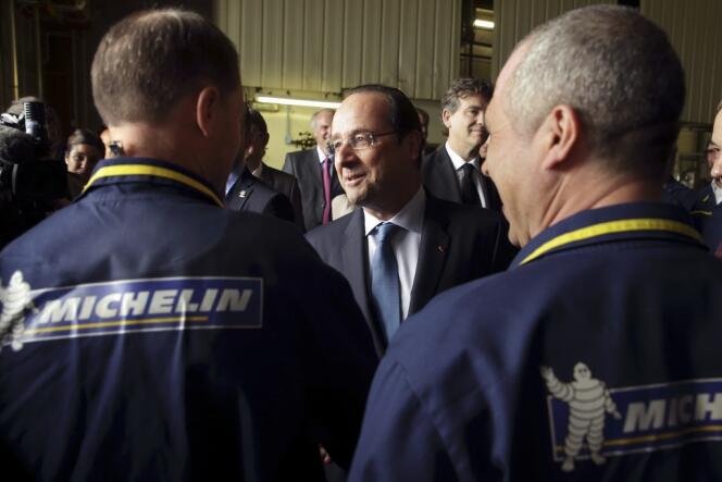 François Hollande visitait l'usine Michelin de La Doux, près de Clermont-Ferrand, le 18 avril.