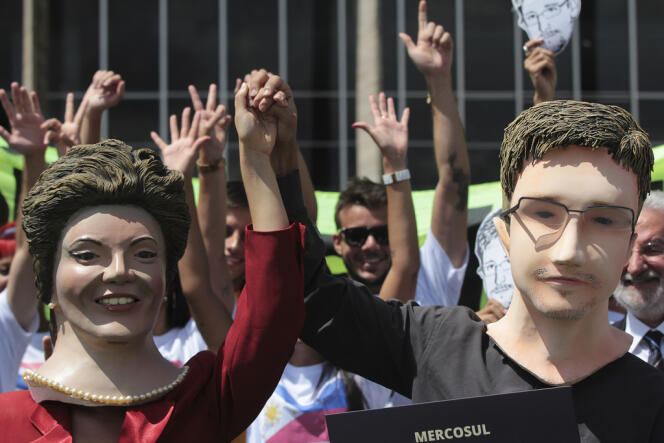 Le 13 février, à Brasilia, des pétitionnaires demandent au Brésil d’accorder l’asile politique à Edward Snowden, l’ex-consultant de la NSA.