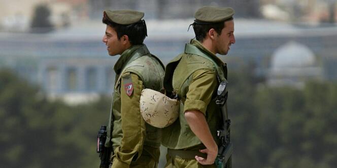 L'armée israélienne va commencer à envoyer des appels à la conscription à des Arabes israéliens de confession chrétienne, une mesure sans précédent et très controversée, a annoncé mardi 22 avril la radio militaire israélienne