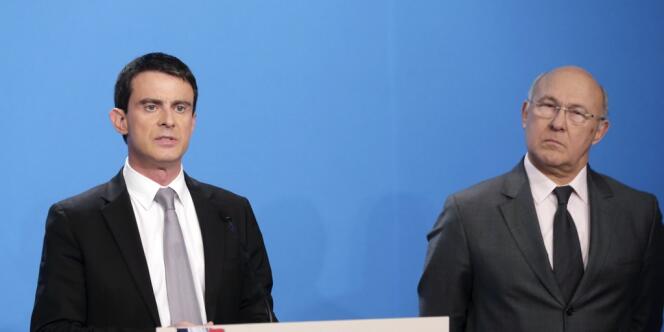 Le premier ministre Manuel Valls dévoile son plan d'économies de 50 milliards aux cotés du ministre des finances Michel Sapin.