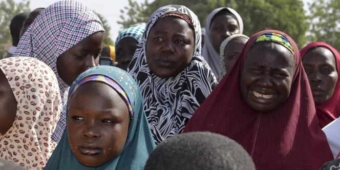 Des mères de jeunes lycéennes kidnappées à Chibok dans l'Etat de Borno, dans le nord-est du Nigeria, le 22 avril.