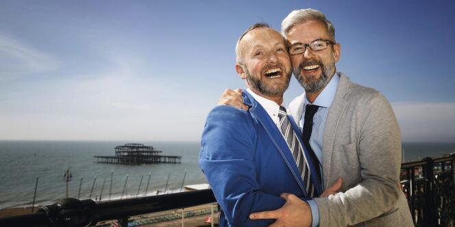 Le 29 mars,  à Brighton, Neil Allard et Andrew Wale furent les premiers homosexuels à s'unir légalement en Grande-Bretagne. -