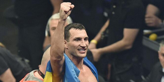 Soutenu par son frère Vitali et de nombreux Ukrainiens, Vladimir Klitschko a battu l'Australien Alex Lapai par K.O. à la cinquième reprise.