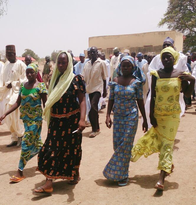 A Chibok, quatre des 53 lycéennes qui sont parvenues à échapper à leurs ravisseurs de la secte Boko Haram, à la mi-avril 2014