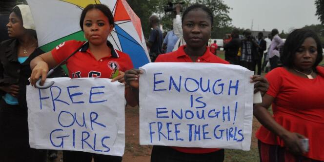 Alors que la mobilisation s'accroît dans le monde pour faire libérer les 233 lycéennes enlevées le 15 avril par le groupe islamiste Boko Haram, le président nigérian en a appelé à Barack Obama.